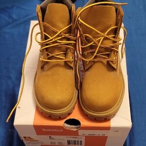 Timberland Kids Brown Lace-Up Boots With Sweatsuit(4T)